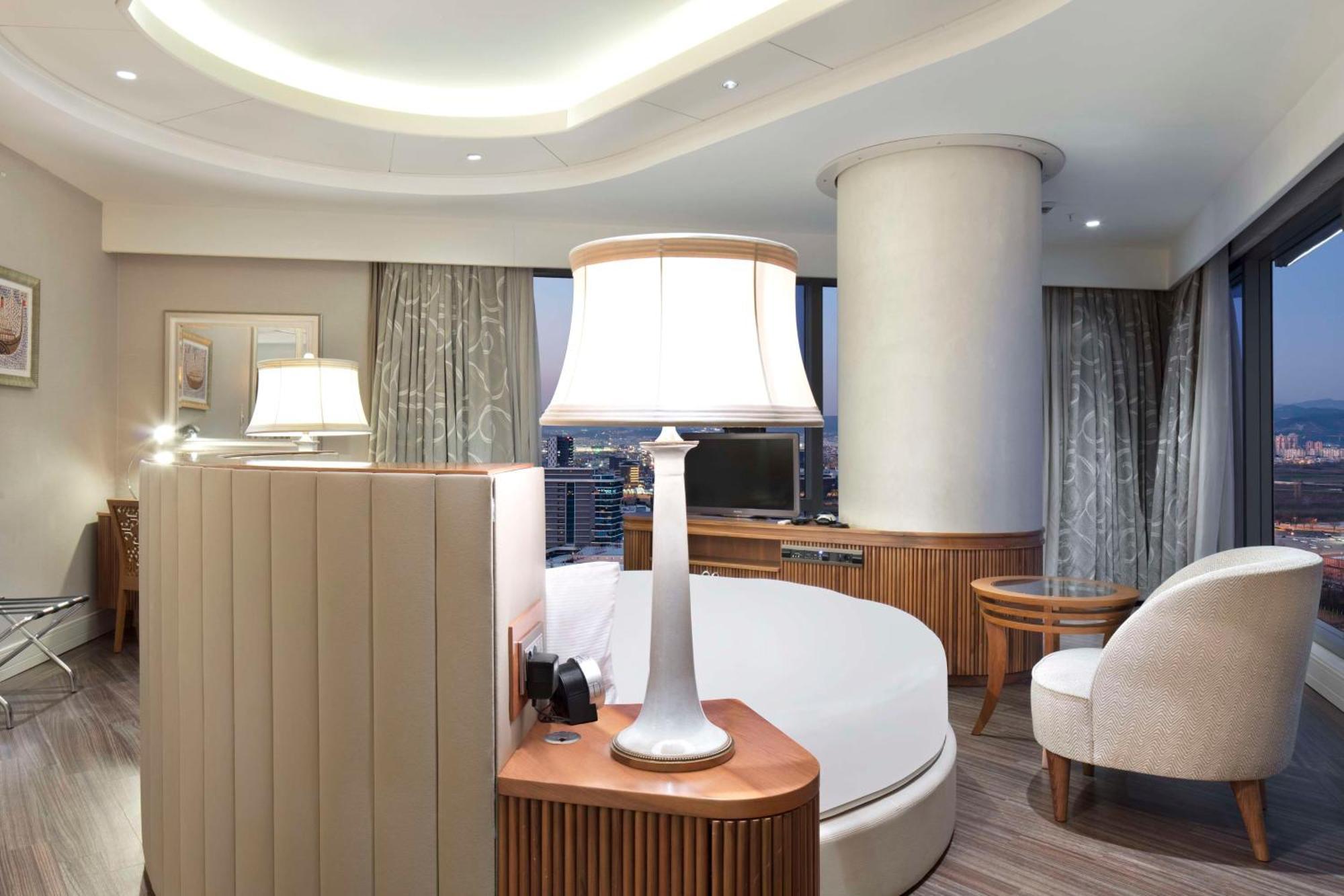 Hilton Bursa Convention Center & Spa Экстерьер фото